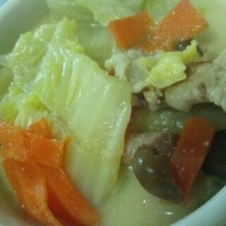 白菜と豚の豆乳味噌スープ
